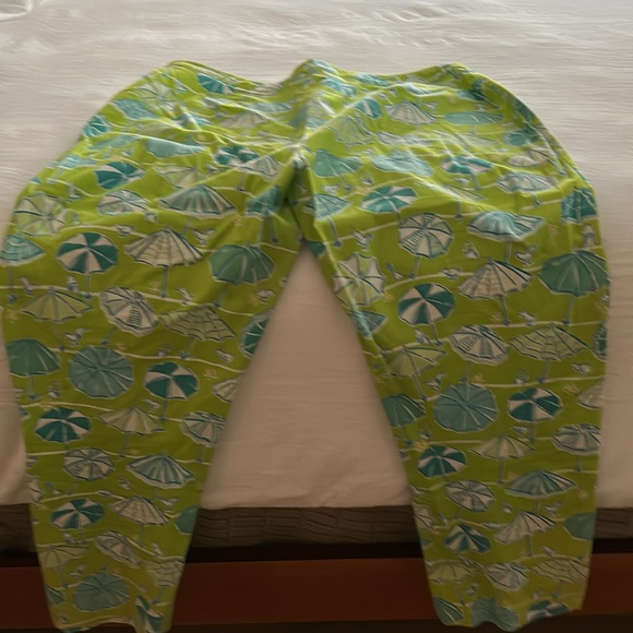 Lilly Pulitzer Lime and Teal Umbrella Print summer pants. - Picture 4 of 5